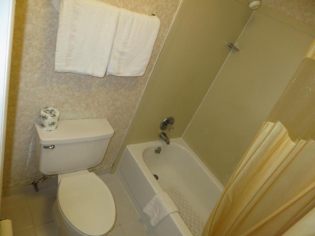 Howard Johnson By Wyndham Commerce Ga Room photo